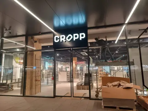 Cropp — pročelje i ulaz trgovine Cropp