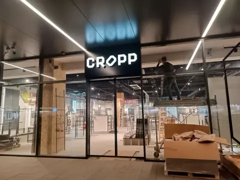 Cropp — ulaz i izlog trgovine Cropp